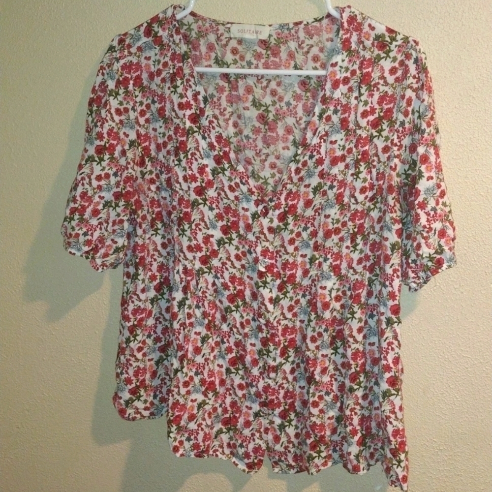 Solitaire Floral V Neck Button Down Short Sleeve Top L
